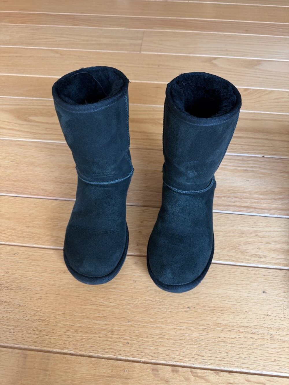 UGG Classic Short boots in black, US women’s size 6